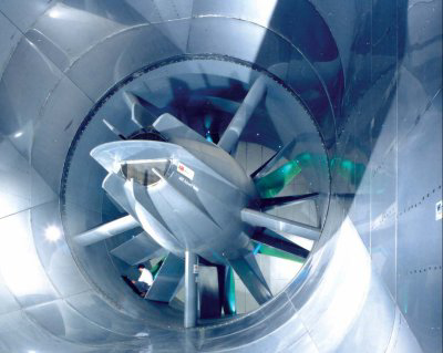 Soufflerie Eiffel qui permet de simuler le comportement d’équipements sous l’effet de vents forts.