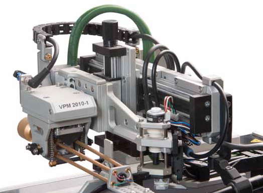 Deux unités linéaires RK Compact, l’une installée à l’horizontale et l’autre à la verticale, ajustent le laser servant à contrôler la position du bras de lecture.
