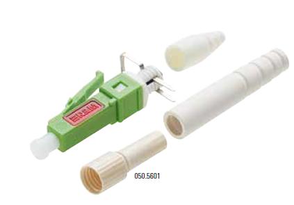 Connecteur pour fibre optique à performances élevées, façile à mettre en oeuvre