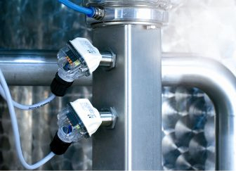 Détecteur inductif doté d'une boîte à bornes IP69K