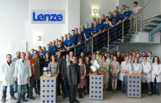 Au total, le centre logistique et l’usine de fabrication de produits électroniques de Ruitz (France) emploient 100 personnes.