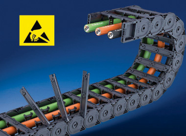 Chaîne porte câbles à conductivité renforcée