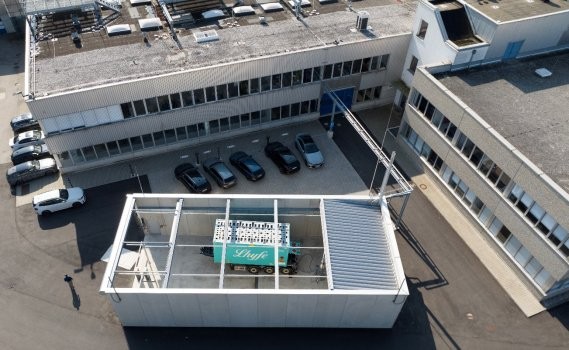Conteneur Lhyfe devant le site de BMW Group à Steyr. Crédit : BMW Group.